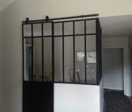 Verrière d'atelier et porte coulissante