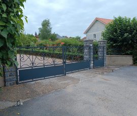 Remise au propre d'un portail en fer forgé