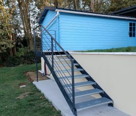 Escalier de jardin et garde corps acier.